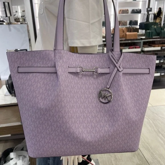 MICHAEL KORS Carson Large Signature Logo CZ Shoulder Tote Bag
Light Quartz
NWT - Picture 7 of 16